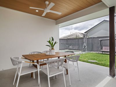 5 Lord Howe Circuit, Banya
