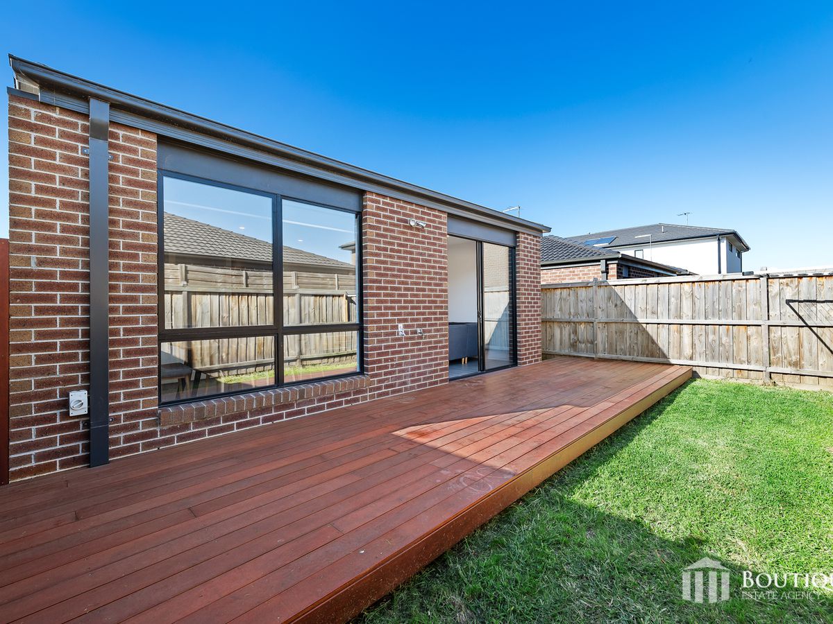 4 Aquatic Drive, Cranbourne West