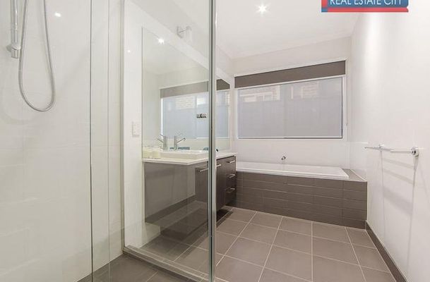 10 Torino Avenue, Greenvale