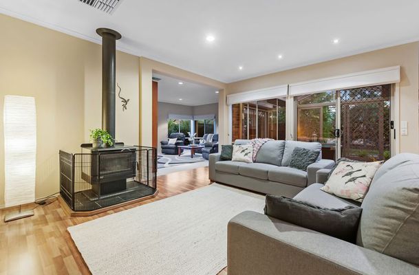 13 The Ridge, Oaklands Junction