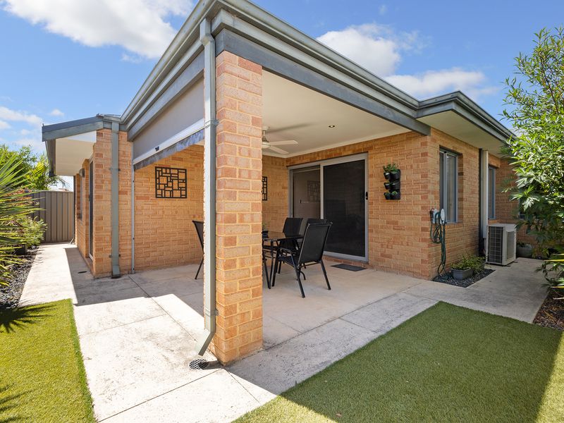 7 / 22 Whittaker Turn, Piara Waters