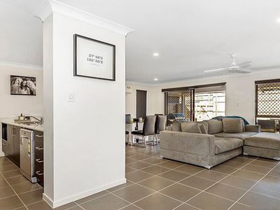 8 CULLIGAN WAY, Flagstone