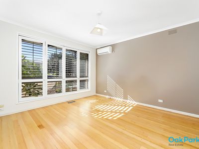 81 New Road, Oak Park