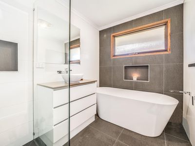 79 Simons Road, Leopold