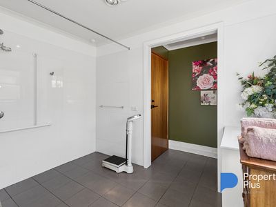 32 Mistletoe Street, Golden Square