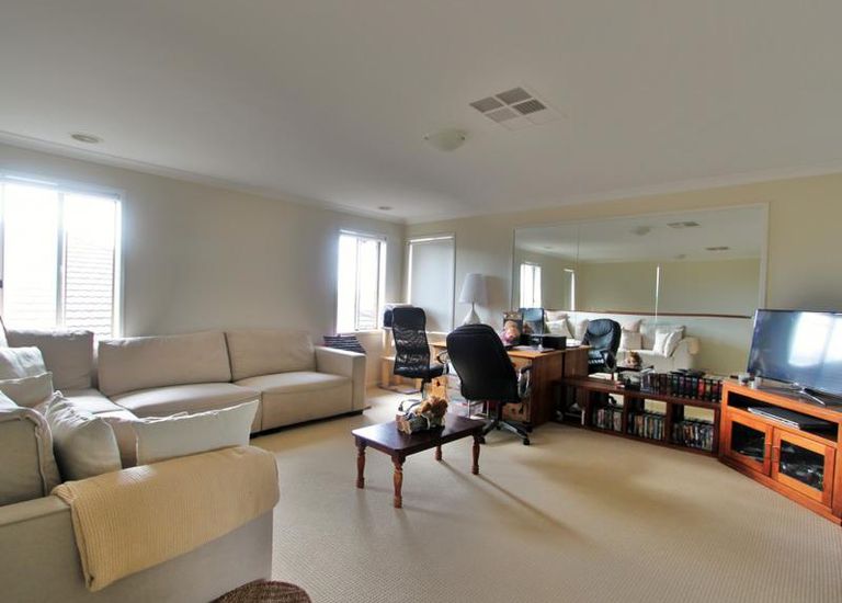 5 Nossal Drive, Point Cook