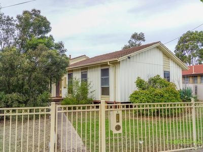 8 Shirley Street, Horsham