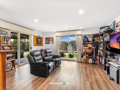 8 Belvoir Court, Cranbourne