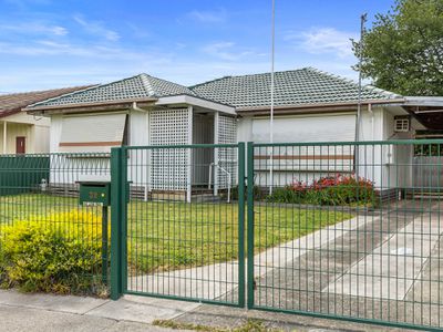 32 SINCLAIR CRESCENT, Seymour