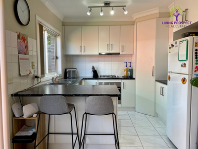 4 / 26 - 28  Bruce Street South , Altona Meadows