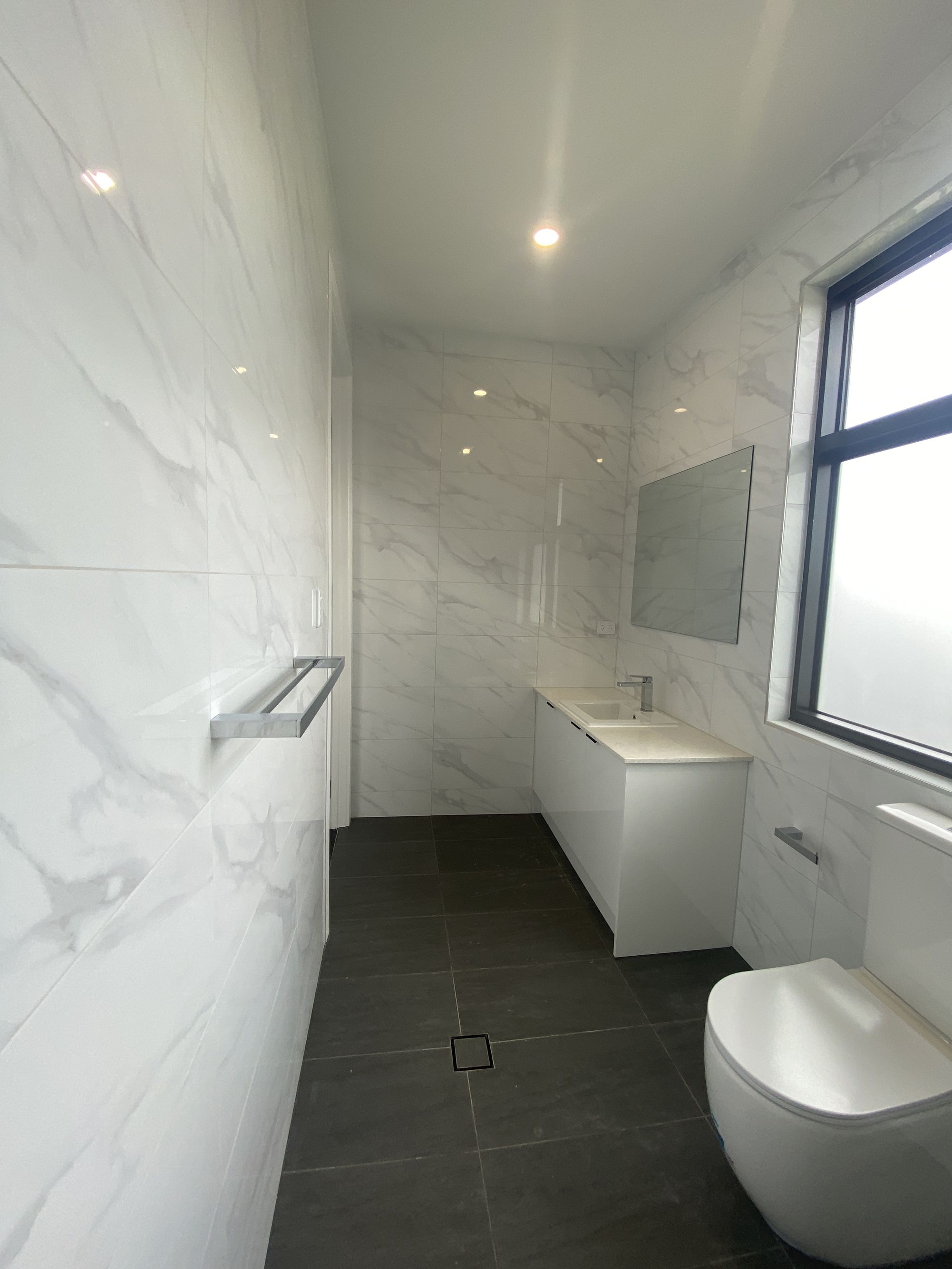 32B Avenue Road, Paradise