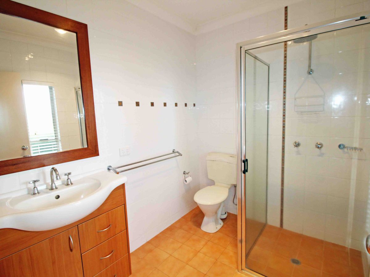 22 Countryview Drive, Atherton