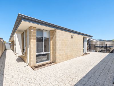 9 Pierrepoint Loop, Champion Lakes