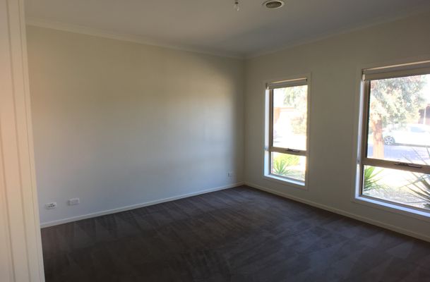 10 Fairhaven Boulevard, Craigieburn