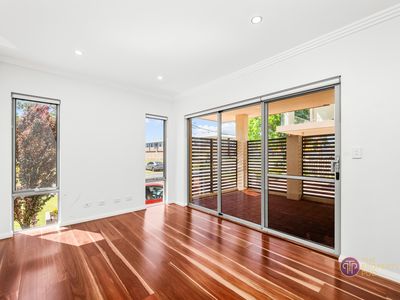 2 / 3 Oak Street, Cannington