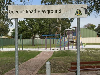 99 Queens Road, South Guildford