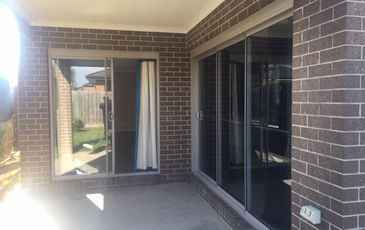 21 Peridot Avenue, Officer