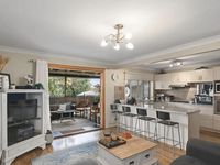 19 Silverdell Crescent, Parkinson