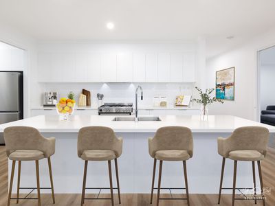 14 BAKER STREET, Tangambalanga