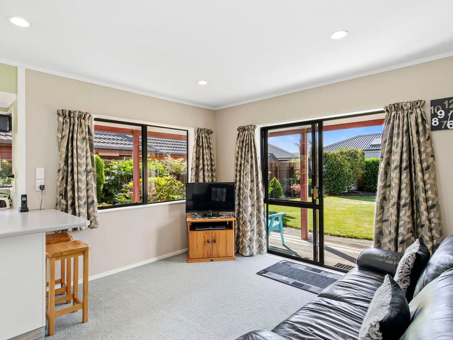 28 De Menech Grove, Avalon