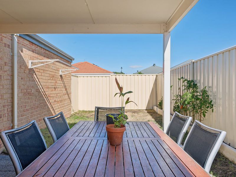 128 Lake Valley Drive, Lakelands