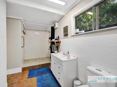 104 Esplanade, Woodgate
