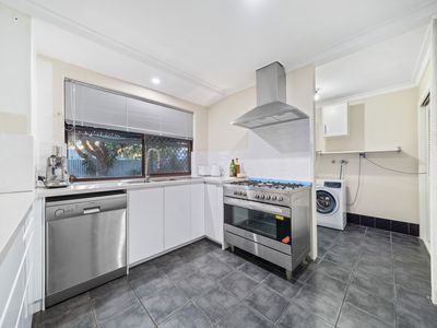 24 Hackettiana Avenue, South Lake