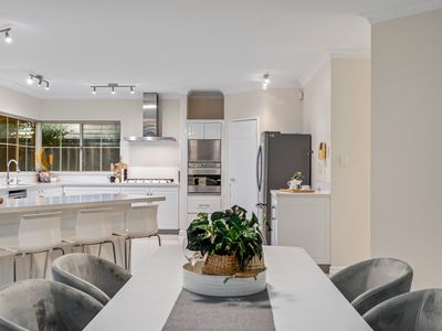 4 Levien Place, Winthrop