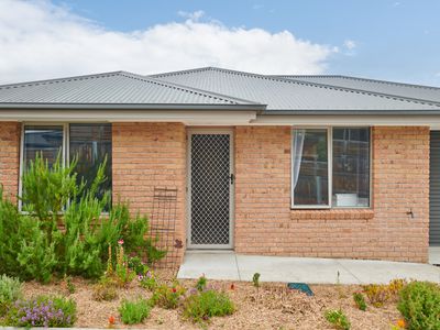 2 / 5 Space Court, Snug