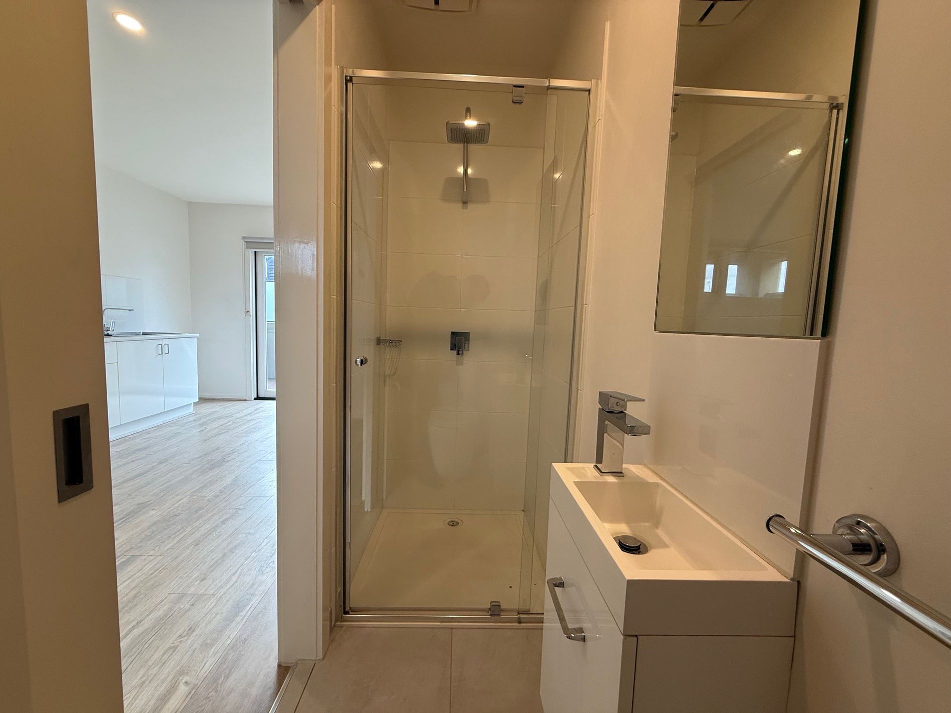 Room 10 / 98 Commercial Road, Footscray