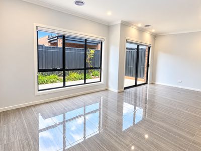 42 Orientation Avenue, Tarneit