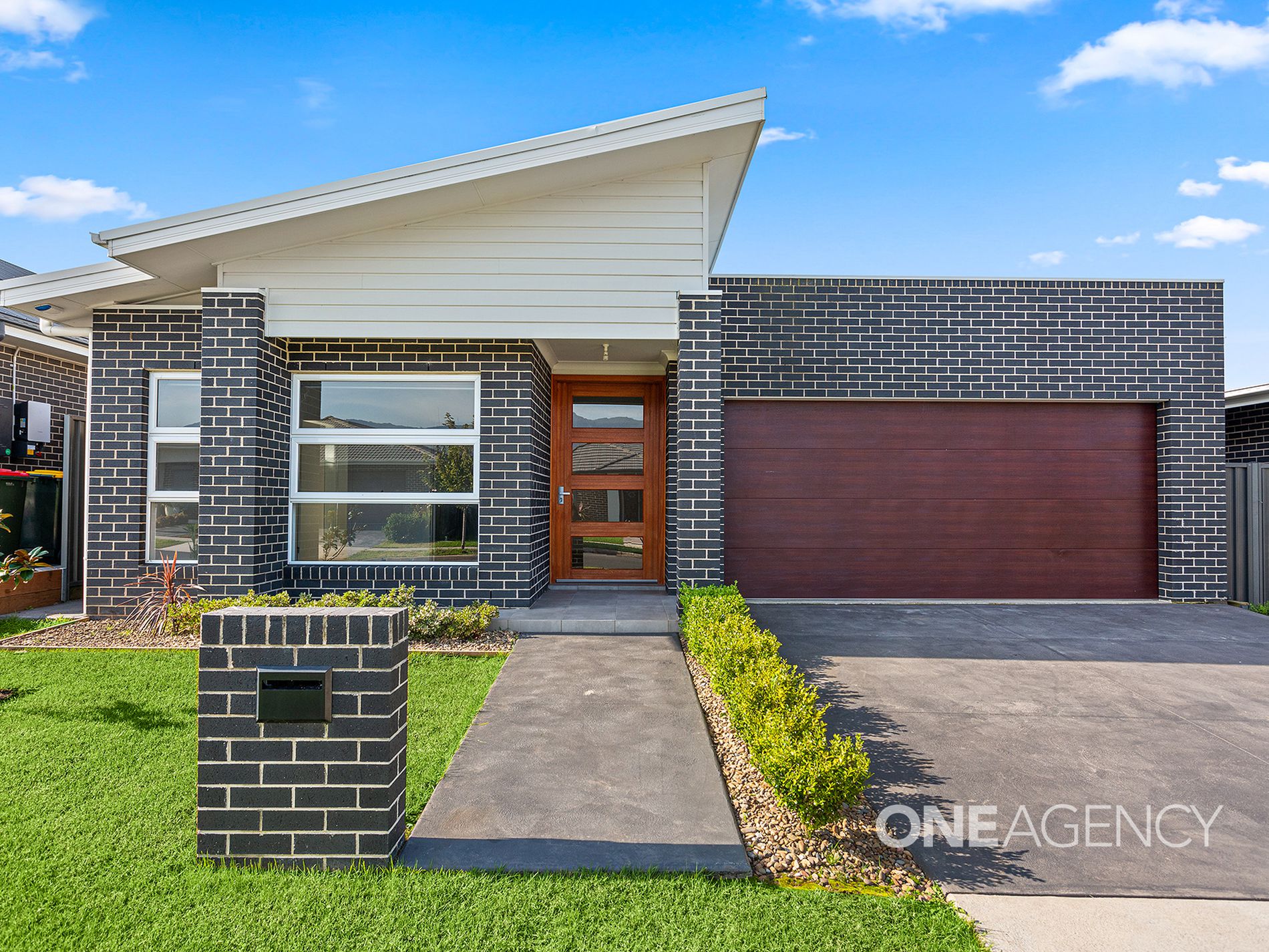 3 Bartlett Crescent, Calderwood One Agency Elite Property Group