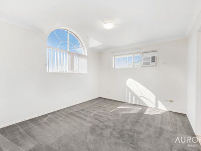 8 Ensign Street, Carindale