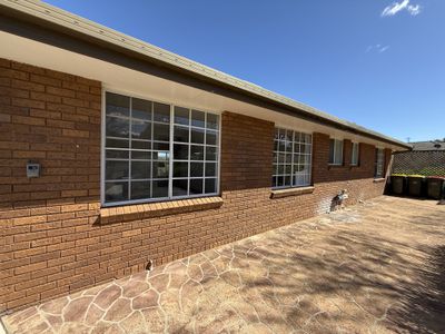 25 WOODBRY CRESCENT, Oxley Vale