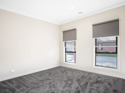 5 / 1 Roger St, Romsey