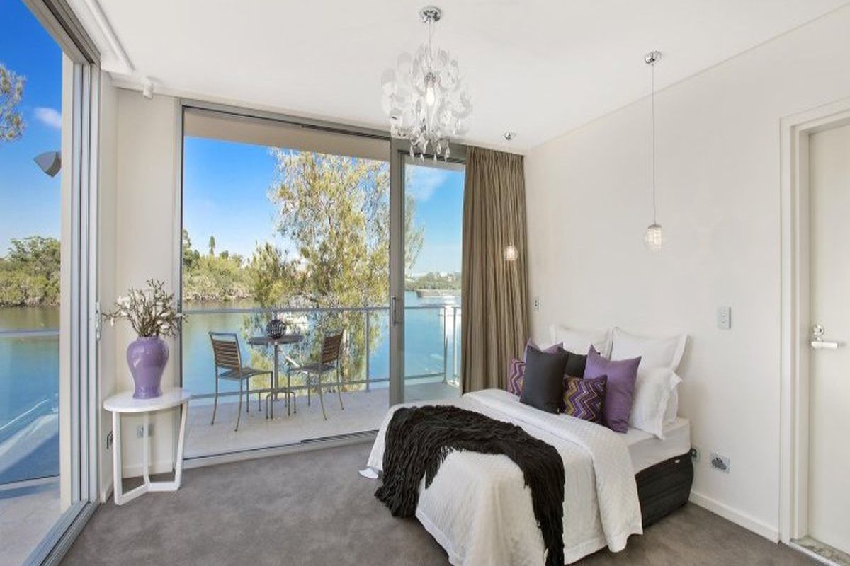 30 Hilly Street, Mortlake