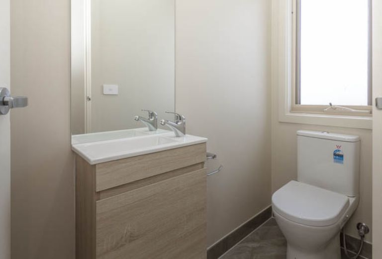 2 / 4 Box Avenue, Forest Hill