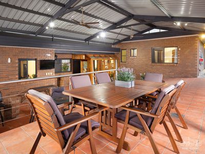 10 HALEY CRESCENT, Wodonga