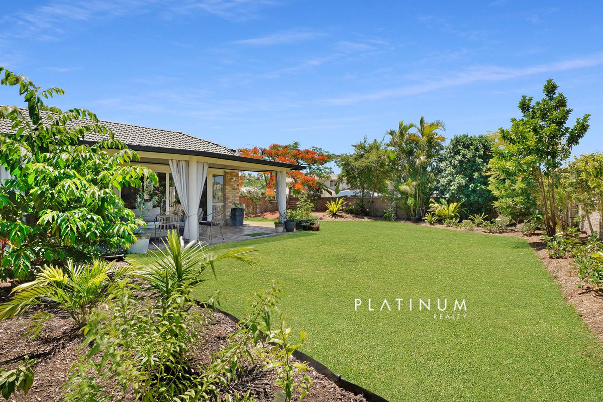 2 Santabelle Crescent, Clear Island Waters