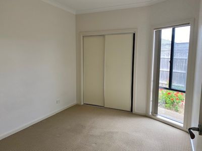 2 / 7 Deborah Street, Werribee