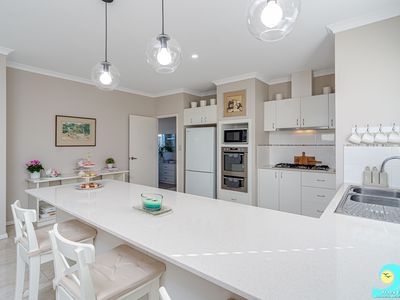 9 Topmast Brace, Alkimos