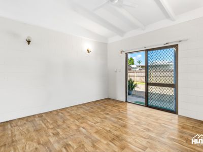 60 Hollywood Boulevard, White Rock