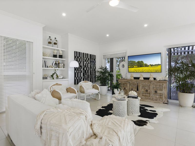 22 Lakeside Drive, Peregian Springs