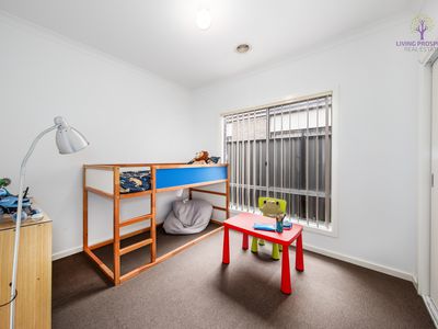 1 / 28 Whitlam Green, Point Cook