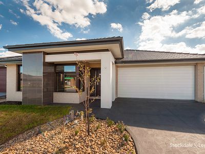 18 Featherwood Crescent, Craigieburn