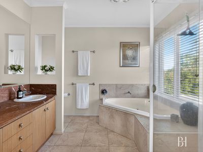 5 Ironbark Court, Hidden Valley