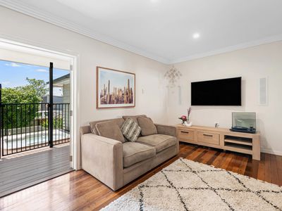 132 Seventeen Mile Rocks Road, Oxley