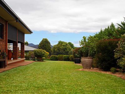 19 Montgomery Close, Atherton