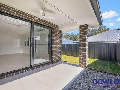 1 / 4 Emerald Close, Medowie