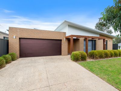 4 PIONEER PLACE, Thurgoona